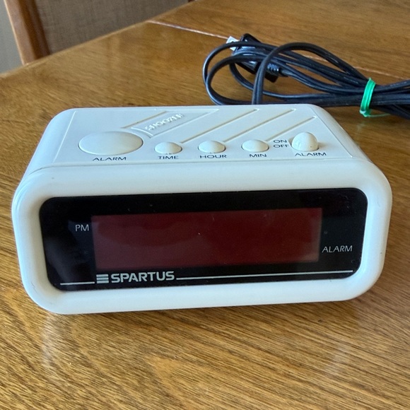 VINTAGE SPARTUS LED ALARM CLOCK - Picture 1 of 6